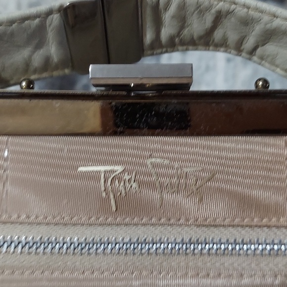 Beautiful Vintage Ruth Salz purse with matching change purse. - Picture 6 of 15